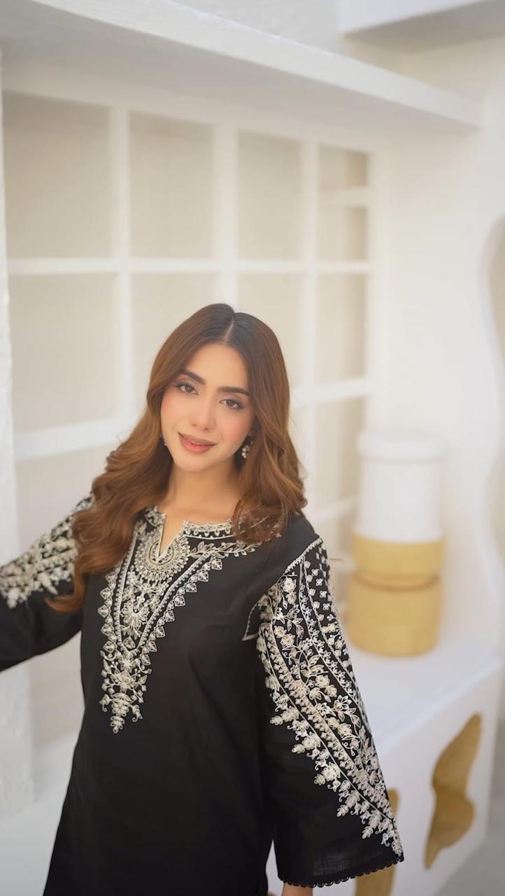 SAMREEN-2PC EMBROIDED